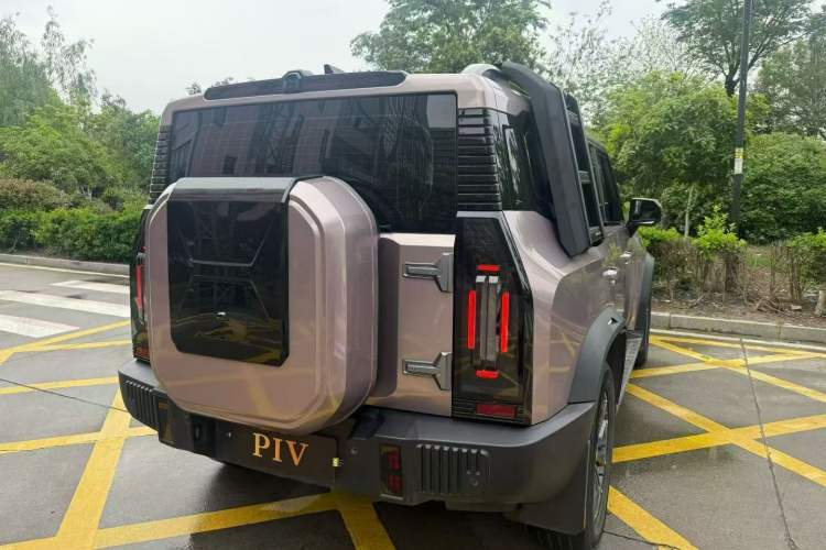 Used JETOUR Traveler 2023 2.0T All-Wheel-Drive CrossPRO Exterior 5
