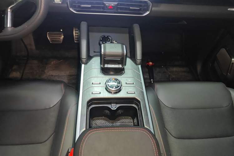 Used JETOUR Traveler 2023 2.0T All-Wheel-Drive CrossPRO Gear Lever