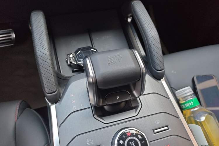 Used JETOUR Traveler 2023 2.0T All-Wheel-Drive CrossPRO Gear Lever