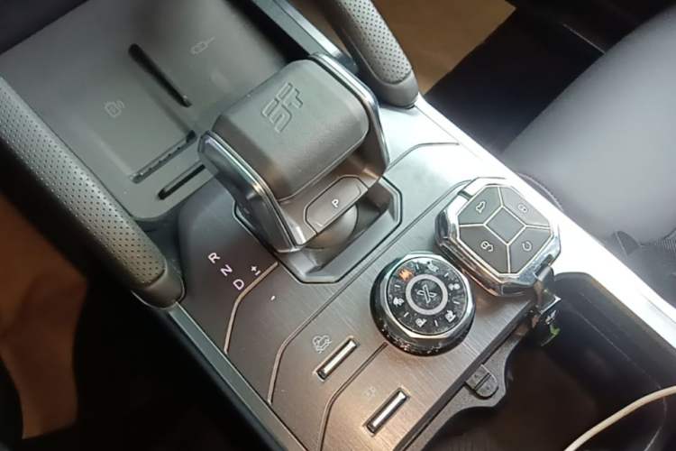 Used JETOUR Traveler 2023 2.0T All-Wheel-Drive CrossPRO Gear Lever
