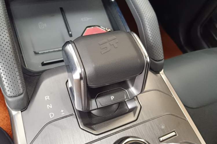 Used JETOUR Traveler 2023 1.5T Two-Wheel Drive Discovery PRO Gear Lever