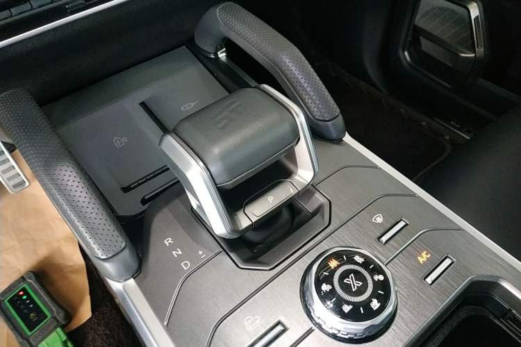 Used JETOUR Traveler 2023 2.0T All-Wheel-Drive CrossPRO Gear Lever