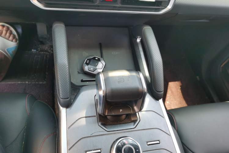 Used JETOUR Traveler 2023 1.5T Two-Wheel Drive Discovery PRO Gear Lever