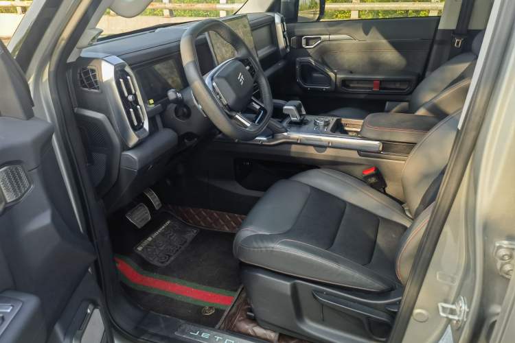 Used JETOUR Traveler 2023 2.0T All-Wheel-Drive Crosser Interior 1