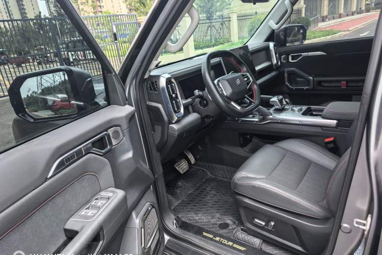 Used JETOUR Traveler 2023 2.0T Four-Wheel Drive Conqueror Interior 2