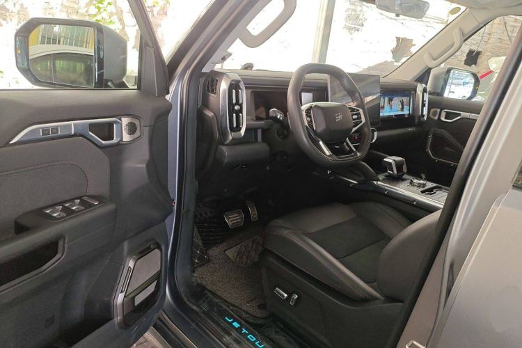 Used JETOUR Traveler 2023 2.0T All-Wheel-Drive CrossPRO Interior 3