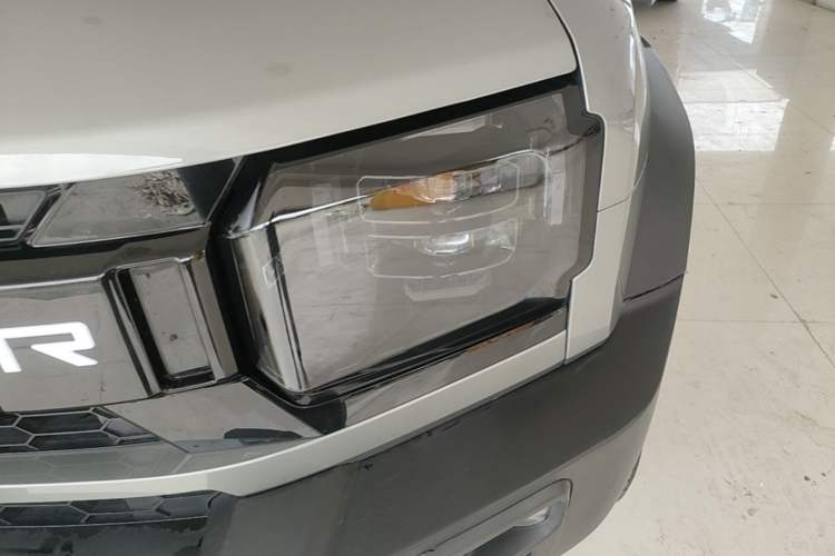 Used JETOUR Traveler 2023 2.0T All-Wheel-Drive CrossPRO Left Front Headlight