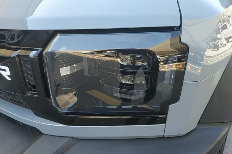 Used JETOUR Traveler 2023 2.0T All-Wheel Drive Conquer PRO Left Front Headlight