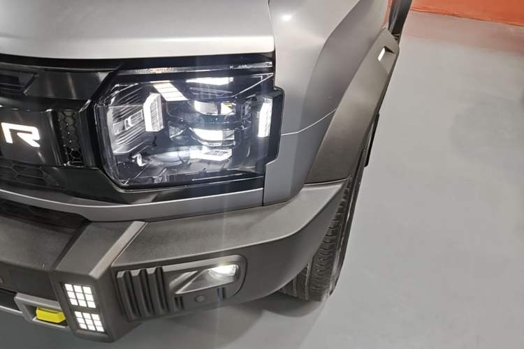 Used JETOUR Traveler 2023 2.0T All-Wheel-Drive CrossPRO Left Front Headlight