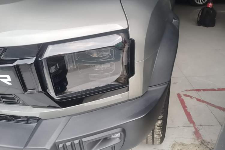 Used JETOUR Traveler 2023 2.0T All-Wheel-Drive CrossPRO Left Front Headlight