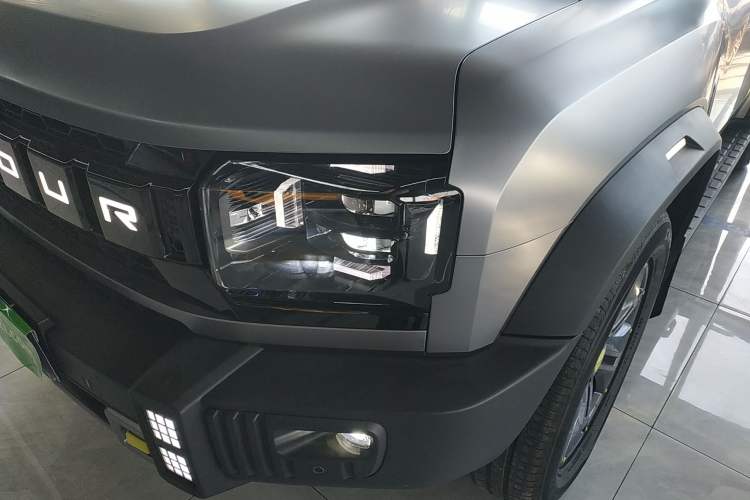 Used JETOUR Traveler 2023 2.0T All-Wheel-Drive CrossPRO Left Front Headlight