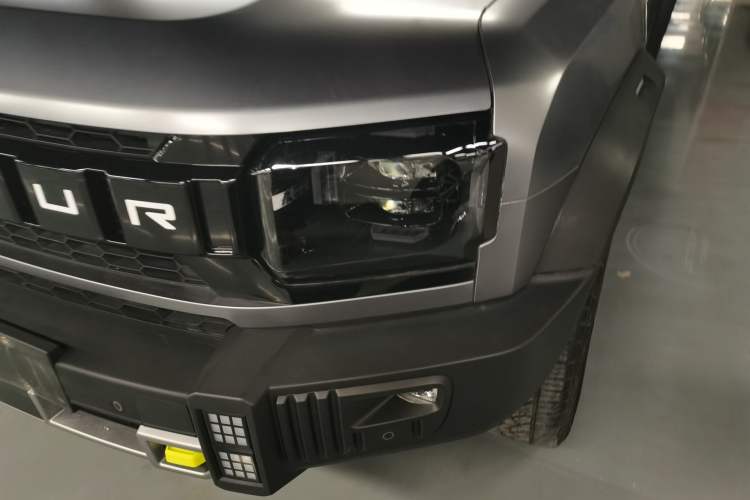 Used JETOUR Traveler 2023 2.0T Four-Wheel Drive Conqueror Left Front Headlight