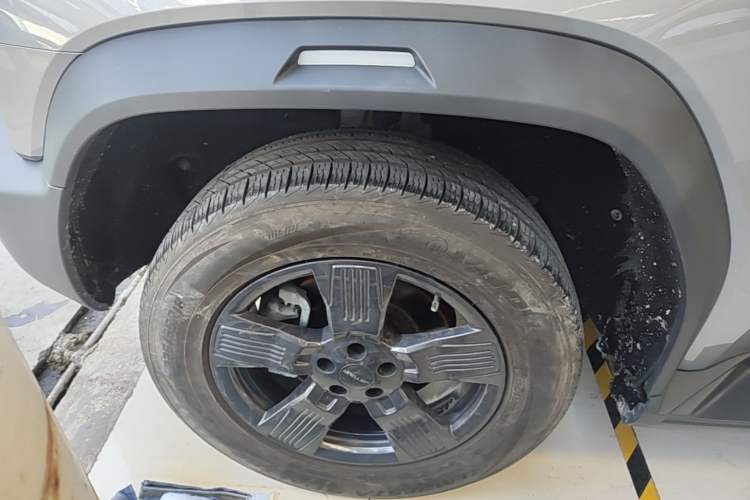 Used JETOUR Traveler 2023 1.5T Two-Wheel Drive Discovery PRO Left Front Wheel Hub