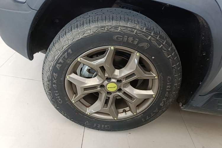 Used JETOUR Traveler 2023 2.0T Four-Wheel Drive Conqueror Left Front Wheel Hub