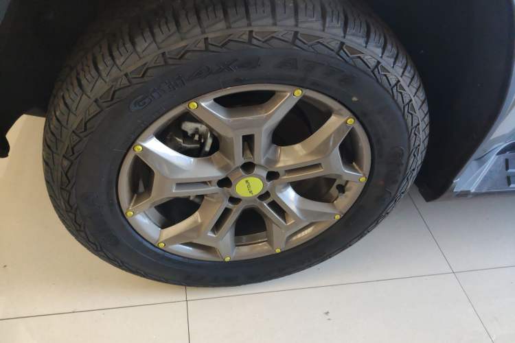 Used JETOUR Traveler 2023 2.0T All-Wheel Drive Conquer PRO Left Front Wheel Hub