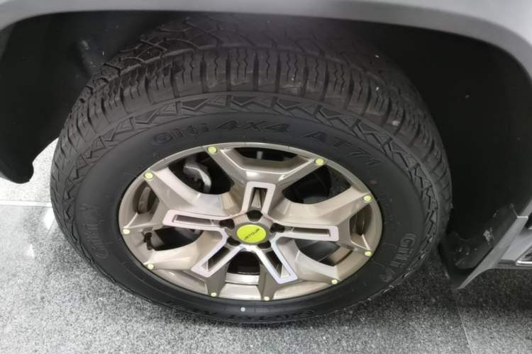 Used JETOUR Traveler 2023 2.0T Four-Wheel Drive Conqueror Left Front Wheel Hub
