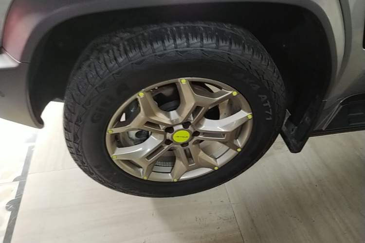 Used JETOUR Traveler 2023 2.0T All-Wheel Drive Conquer PRO Left Front Wheel Hub