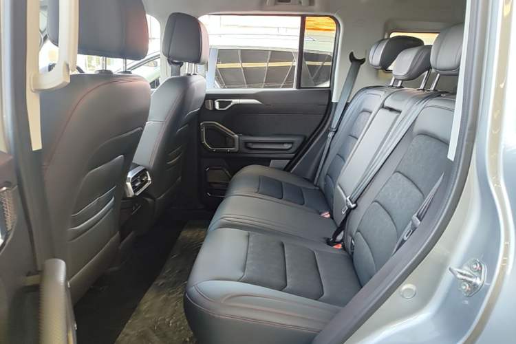 Used JETOUR Traveler 2023 1.5T Two-Wheel Drive Discovery PRO Left Rear Seat