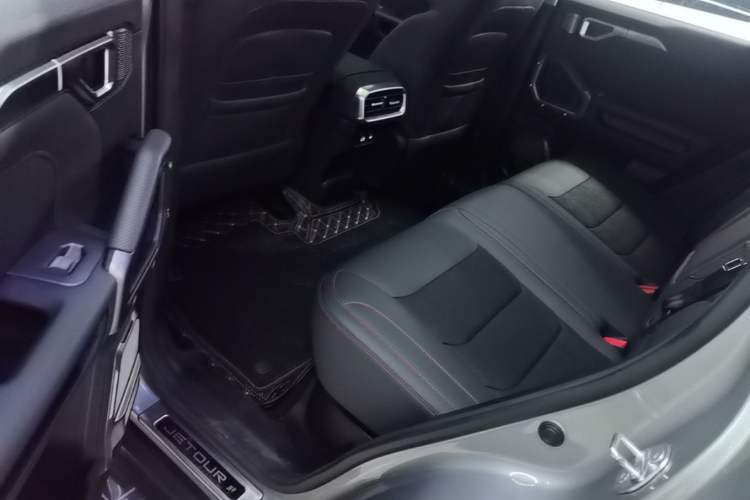 Used JETOUR Traveler 2023 1.5T Two-Wheel Drive Discovery PRO Left Rear Seat