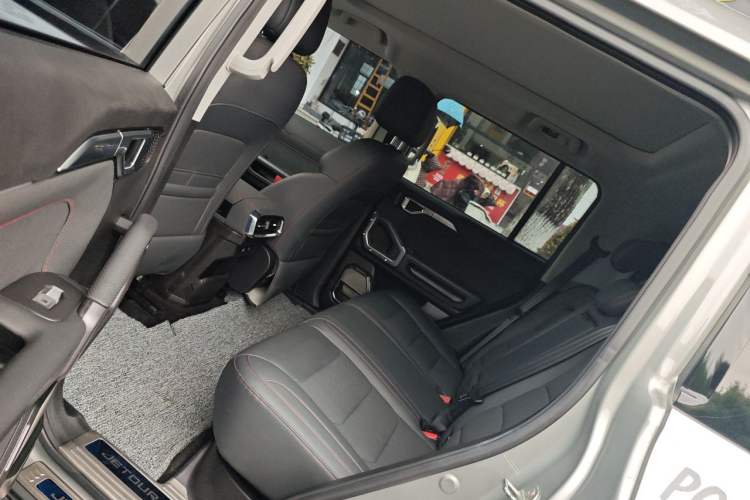 Used JETOUR Traveler 2023 1.5T Two-Wheel Drive Discovery PRO Left Rear Seat