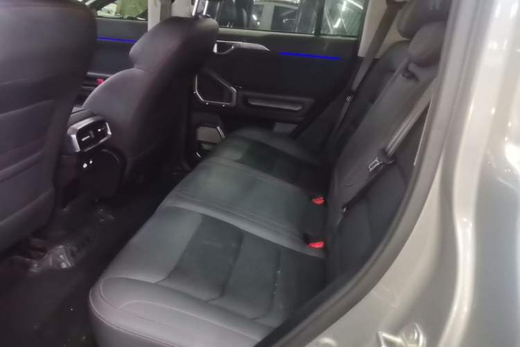 Used JETOUR Traveler 2023 2.0T All-Wheel-Drive CrossPRO Left Rear Seat