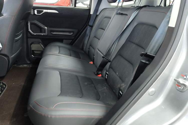 Used JETOUR Traveler 2023 1.5T Two-Wheel Drive Discovery PRO Left Rear Seat