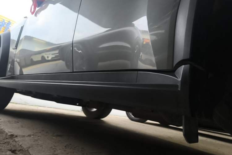 Used JETOUR Traveler 2023 2.0T All-Wheel Drive Conquer PRO Left Side Sill