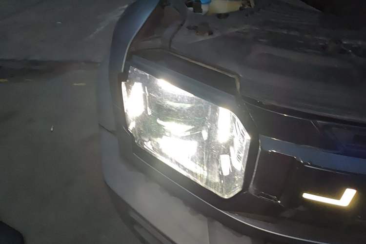 Used JETOUR Traveler 2023 2.0T All-Wheel Drive CrossPRO+ Right Front Headlight
