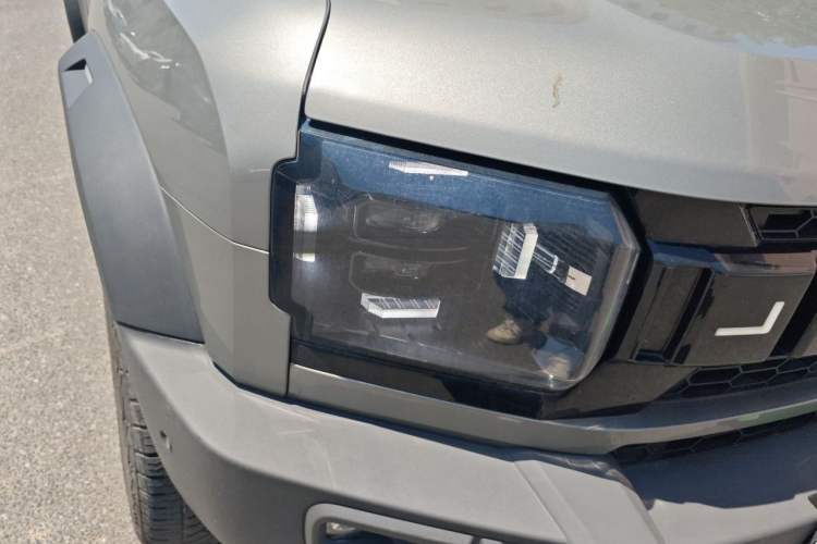 Used JETOUR Traveler 2023 2.0T All-Wheel Drive Conquer PRO Right Front Headlight