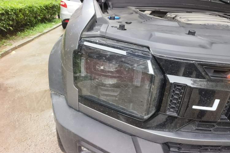 Used JETOUR Traveler 2023 2.0T All-Wheel Drive Conquer PRO Right Front Headlight