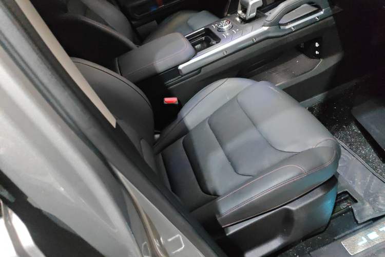 Used JETOUR Traveler 2023 2.0T All-Wheel-Drive CrossPRO Right Front Seat