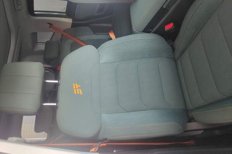 Used JETOUR Traveler 2023 2.0T All-Wheel-Drive CrossPRO Right Front Seat
