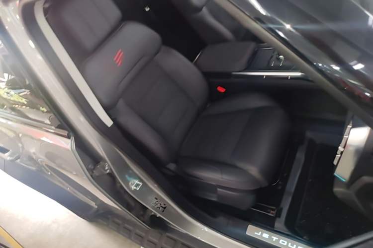 Used JETOUR Traveler 2023 2.0T All-Wheel-Drive CrossPRO Right Front Seat