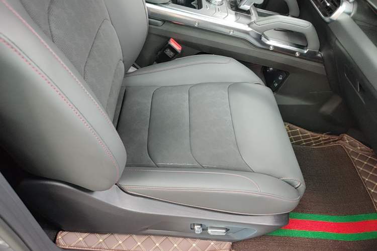Used JETOUR Traveler 2023 2.0T All-Wheel Drive CrossPRO+ Right Front Seat