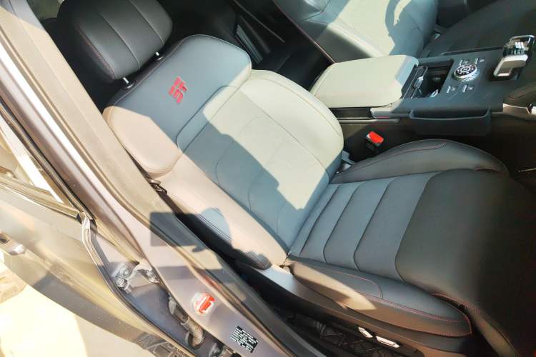 Used JETOUR Traveler 2023 2.0T All-Wheel Drive CrossPRO+ Right Front Seat