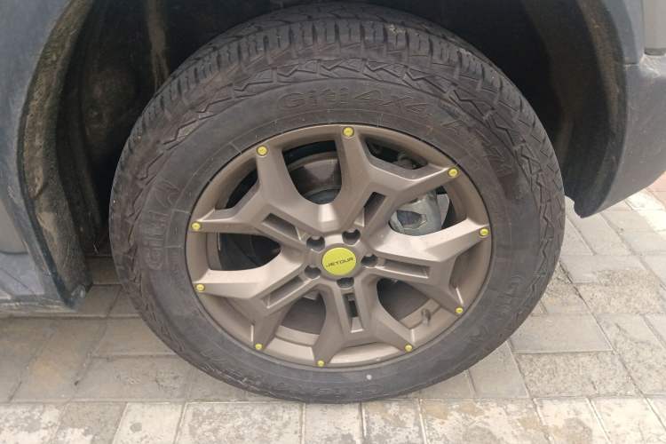 Used JETOUR Traveler 2023 2.0T Four-Wheel Drive Conqueror Right Front Wheel Hub