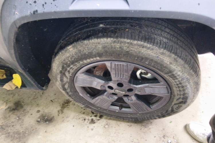 Used JETOUR Traveler 2023 1.5T Two-Wheel Drive Discovery PRO Right Front Wheel Hub