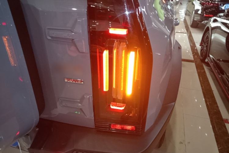 Used JETOUR Traveler 2023 2.0T All-Wheel-Drive CrossPRO Right Rear Taillight