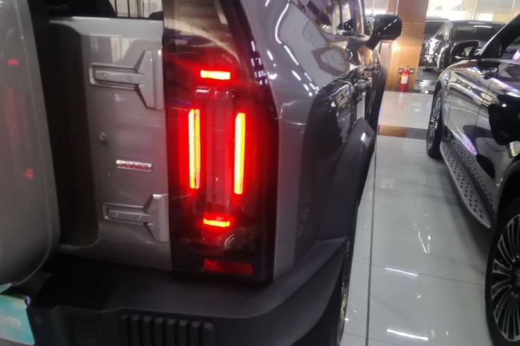Used JETOUR Traveler 2023 2.0T All-Wheel-Drive CrossPRO Right Rear Taillight