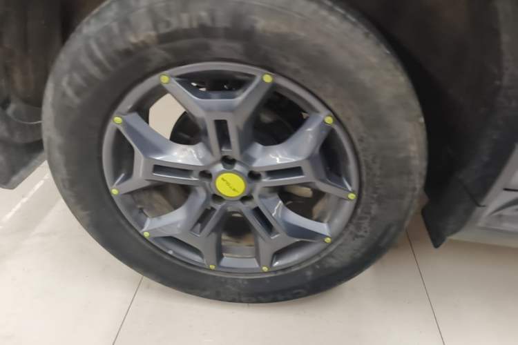 Used JETOUR Traveler 2023 2.0T All-Wheel-Drive CrossPRO Right Rear Wheel Hub