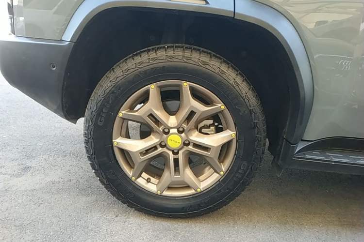 Used JETOUR Traveler 2023 2.0T All-Wheel Drive Conquer PRO Right Rear Wheel Hub