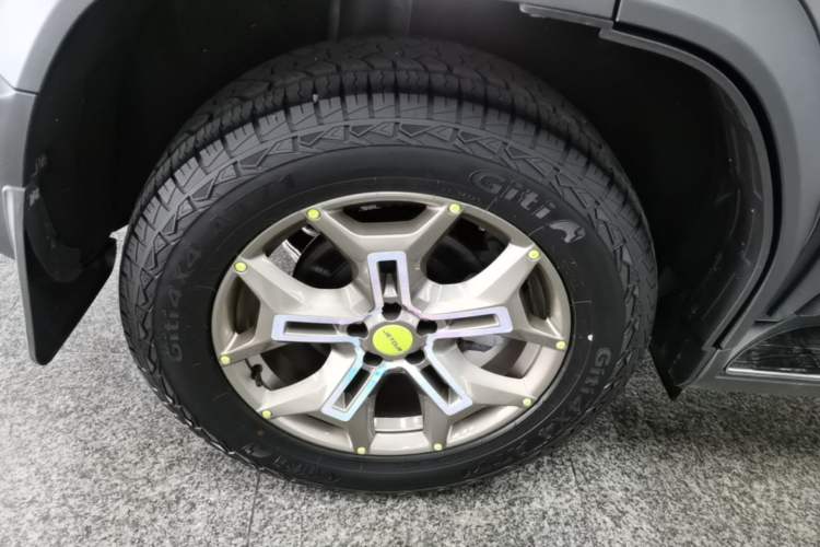 Used JETOUR Traveler 2023 2.0T Four-Wheel Drive Conqueror Right Rear Wheel Hub