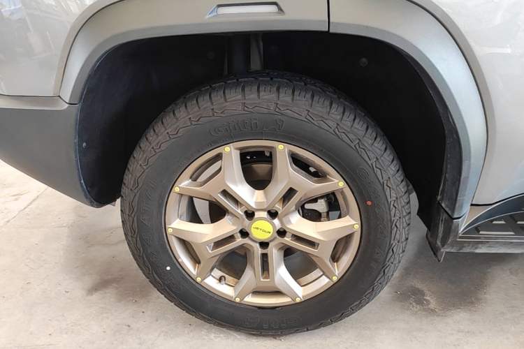 Used JETOUR Traveler 2023 2.0T Four-Wheel Drive Conqueror Right Rear Wheel Hub