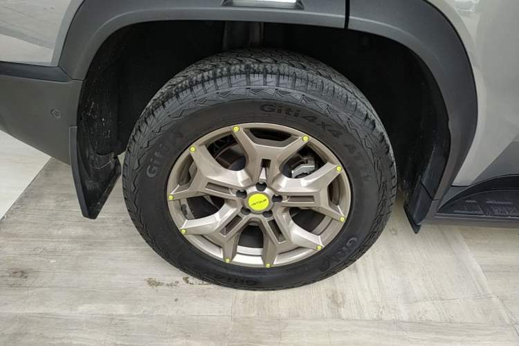 Used JETOUR Traveler 2023 2.0T All-Wheel Drive Conquer PRO Right Rear Wheel Hub