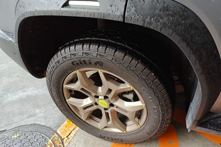 Used JETOUR Traveler 2023 2.0T All-Wheel Drive Conquer PRO Right Rear Wheel Hub