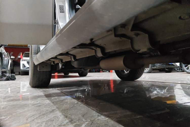 Used JETOUR Traveler 2023 2.0T All-Wheel-Drive CrossPRO Right Side Sill