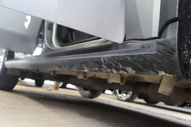 Used JETOUR Traveler 2023 2.0T All-Wheel Drive Conquer PRO Right Side Sill