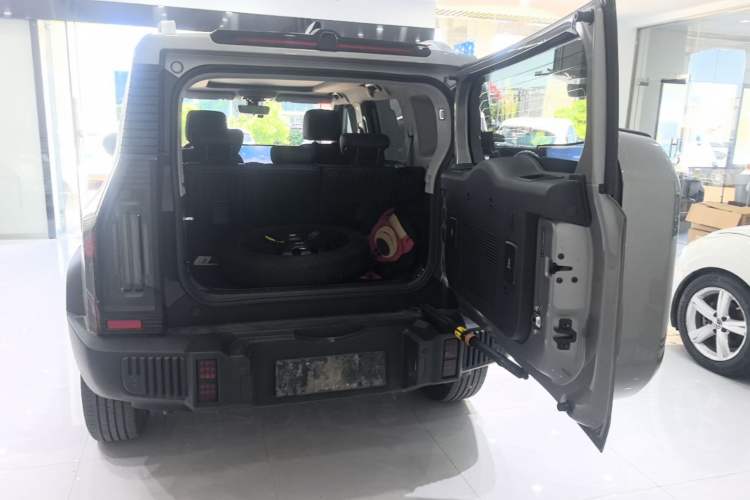 Used JETOUR Traveler 2023 1.5T Two-Wheel Drive Discovery PRO Trunk