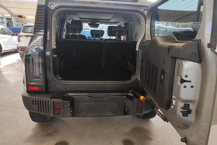 Used JETOUR Traveler 2023 2.0T Four-Wheel Drive Conqueror Trunk