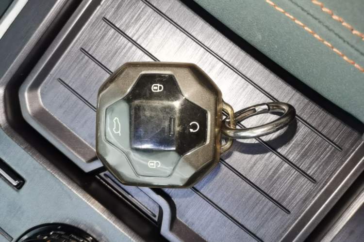 Used JETOUR Traveler 2023 2.0T All-Wheel-Drive CrossPRO Vehicle Key